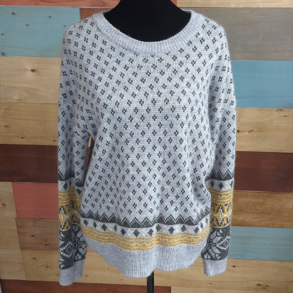 Hem & Thread Gray and Gold Patterned Sweater
